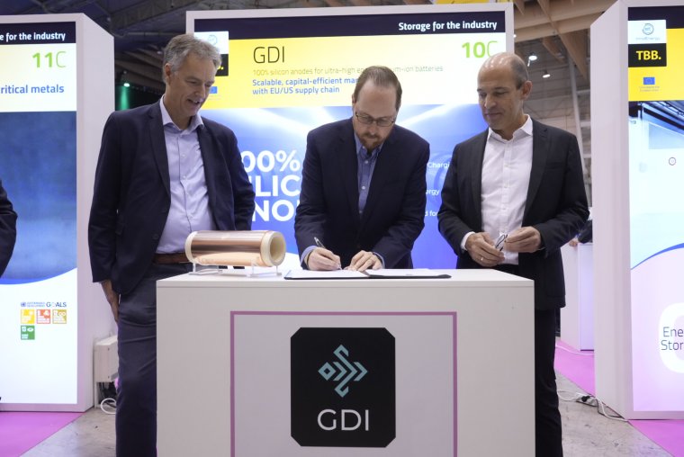 1-AGC-GDI-signing-MoU-2.jpg